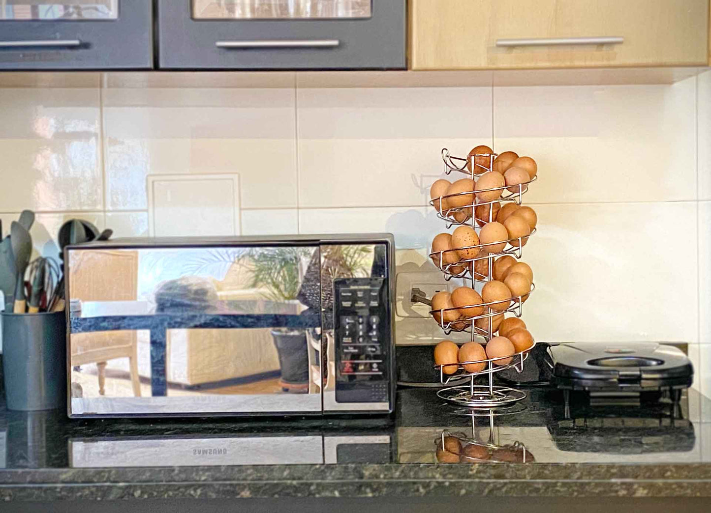 Elegancia y Organización: Rack de Acero Inoxidable para 30 Huevos